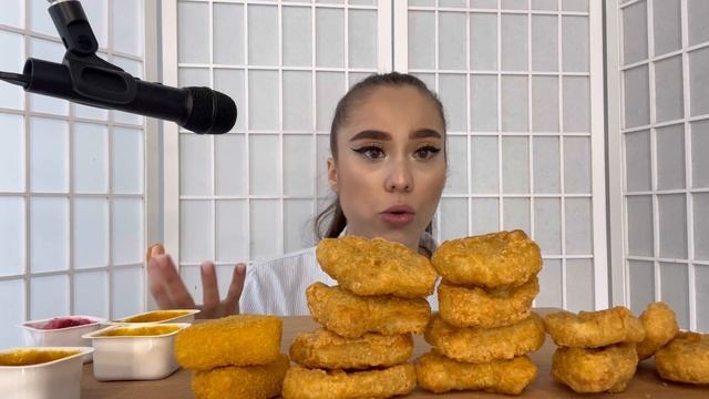 MUKBANG| КУЧА НАГГЕТСОВ?ГАДАЛКИ?ОТВЕЧАЮ НА ВОПРОСЫ?не ASMR смотреть онлайн