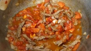 Тушёная капуста с мясом и стручковой фасолью