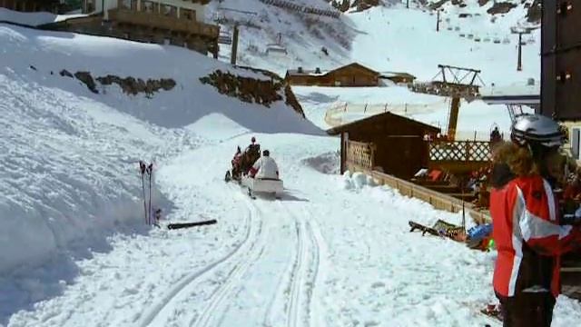 Članovi Kukuriku gradnje u obilasku lokacije смотреть онлайн