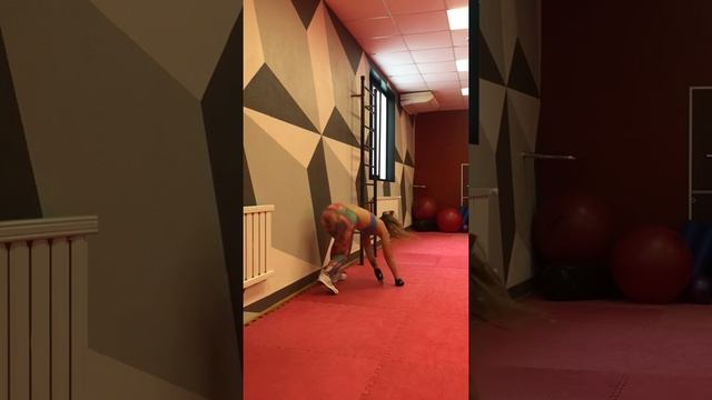 Растяжка спины, поперечный шпагат