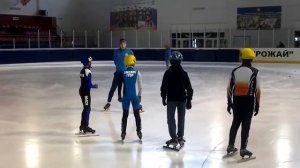 Шорт трек на коньках