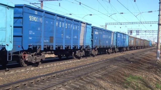 Электровоз ВЛ80С-2644 с грузовым поездом и сплотка электровозов ВЛ80С-575, ВЛ80С-456 и ВЛ80С-1553