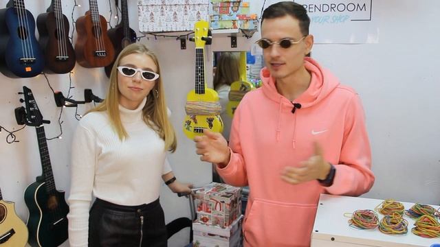 1000 резинок VS УКУЛЕЛЕ!!!СКОЛЬКО КАНЦЕЛЯРСКИХ РЕЗИНОК НУЖНО, ЧТОБЫ ВЗОРВАТЬ УКУЛЕЛЕ? смотреть онлайн