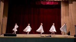 Детский танец «Вальс снежинок»