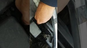Замена лампы ближнего света Mazda 3 BL