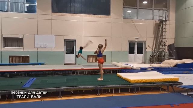 Старший брат. Песенка для братика в день рождения! смотреть онлайн