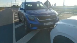 GEELY COOLRAY против KIA SELTOS. 150 сил против 177 сил. АКПП У ОБОИХ РОБОТ.mp4