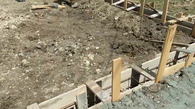 заливка ленточного фундамента под гараж 5 на 8 в Крыму