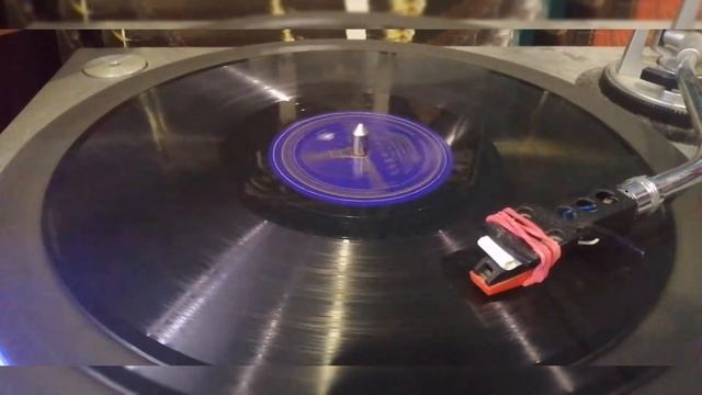 Джаз орк. п/у В. Кнушевицкого, солист Георгий Виноградов - "Недотрога" танго смотреть онлайн