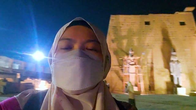 Luxor's Authentic Egyptian Food & Best Sights at Night смотреть онлайн