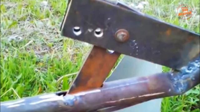 1000 МЕЛОЧЕЙ: Делаем ручной окучник картошки из старого велосипеда. смотреть онлайн