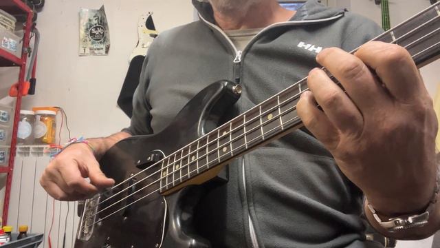 1978 Fender Musicmaster Bass Black (upgraded pickup) смотреть онлайн