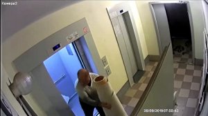 КАК ЛОМАЮТ НОВЫЕ ЛИФТЫ  -  12-я парадная  - 11-й этаж   Камера2 20190928075449