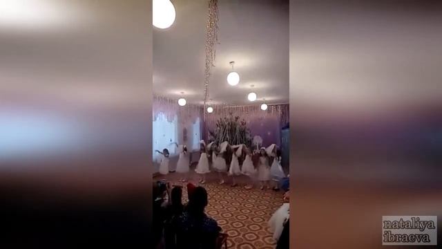 Танец снежинок с вуалью #танцуютдети
