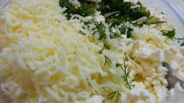 Лепешки с творогом, сыром сулугуни и зеленью