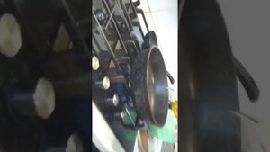 бабушка и внучка пекут блины