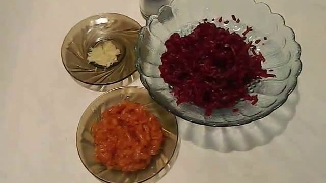 РЕЦЕПТ САЛАТА ИЗ СВЕКЛЫ. Два простых рецепта салата из свеклы. С томатной пастой или с майонезом. смотреть онлайн