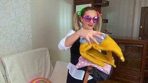 ОТЛИЧНИЦА vs ДВОЕЧНИЦА Как Выпускники Прогуливают школу / Что в РЮКЗАКАХ выпускников ? Скетч