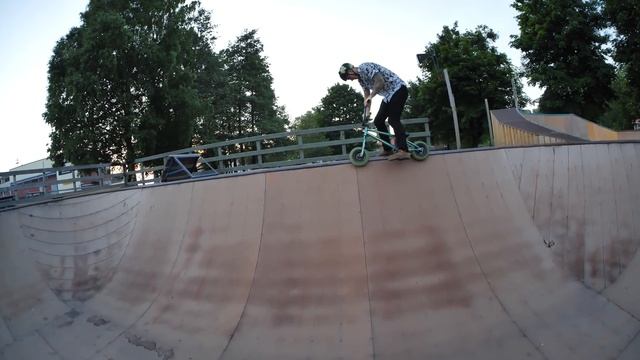 MINI BMX HYBRID TRICKS! *FLAIR* смотреть онлайн