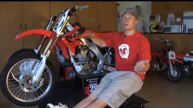 Уроки по мотокроссу. Мотокросс уроки для начинающих. Старт.Повороты.Прыжки. смотреть онлайн