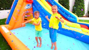 Влад и Никита всегда хотят играть с игрушками