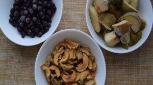 Компот из груш яблок и черной смородины