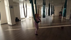 Трюки в гамаках. аэройога