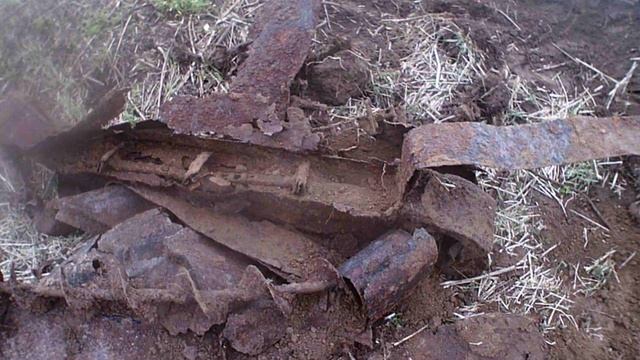 Нашли сброс металла в куче земли смотреть онлайн