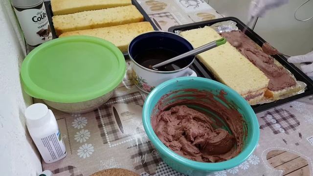 ПИРОЖНОЕ из бисквитного теста со Сметанно- Шоколодным кремом
