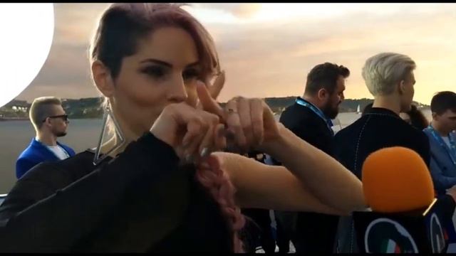 Eurovision 2018 - Intervista Lea Sirk - Slovenia - Blue Carpet смотреть онлайн