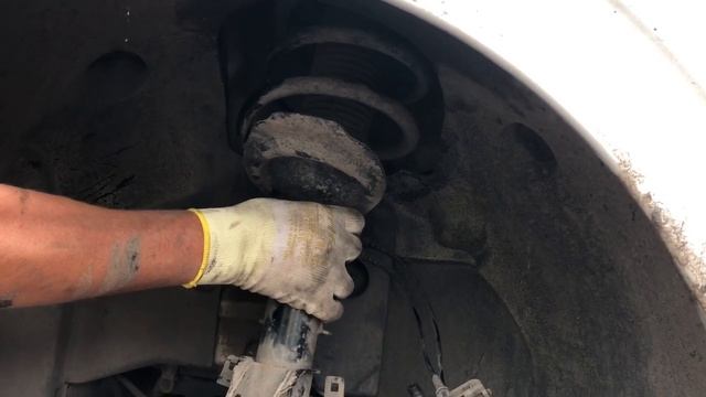 Замена передней стойки на Мercedes Vito 2008 года смотреть онлайн