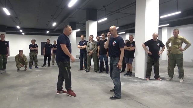 Самооборона с травмой РУКИ НОГИ ( ранение , перелом ) - 1 Ч . Заходим за спину противника - 2 Част смотреть онлайн