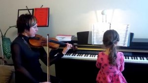 Шербурские зонтики пианино со скрипкой