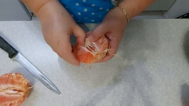 Курица в духовке. Сочная и вкусная. С салатом. смотреть онлайн