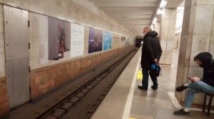Номерной прибывает на станцию Студенческая