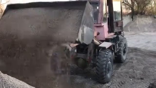 Погрузка самосвала Погрузчиком ТО 30