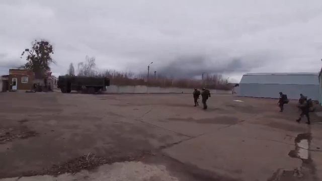 Уникальные кадры как брали под контроль аэродром Гостомель на Украине смотреть онлайн