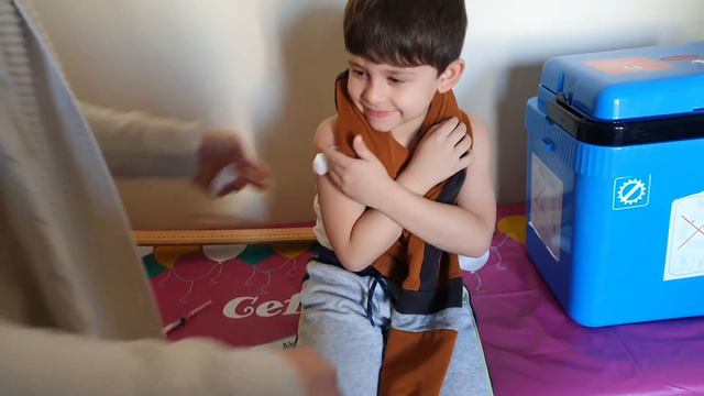 Cafer ve Abdullah aşı oldu/تم تطعيم جعفر وشقيقه смотреть онлайн