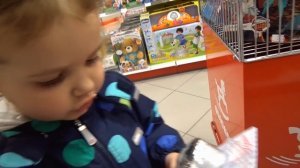 Германия #5 Мюнхен накупили много игрушек мороженое в магазине и Катя купается в