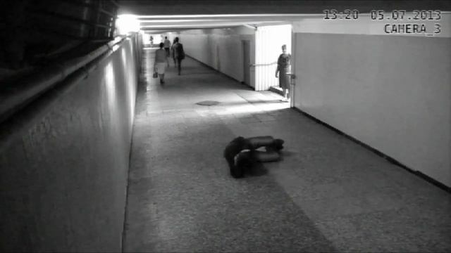 Девушка отбила свой телефон у гопника смотреть онлайн