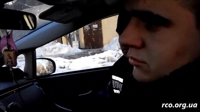 ППСники проверяют документы водителя