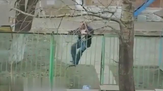 выход есть из любой ситуации,  пьяный мужик его конечно найдет,  но спасибо детям))) 😄 смотреть онлайн