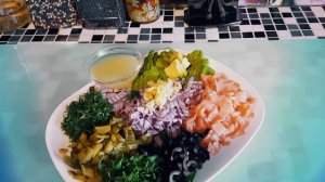 Салат из малосольной красной рыбы и авокадо. Пошаговый рецепт просто и вкусно.