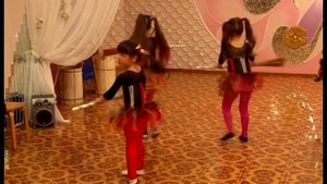 Танец "Бабок - ежек"