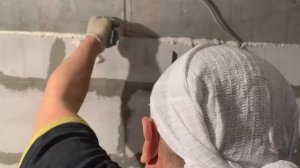 Демонтаж и подготовки стены для штукатурки.