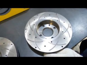 Лада Веста. Установил новые тормозные диски и колодки+обзор.