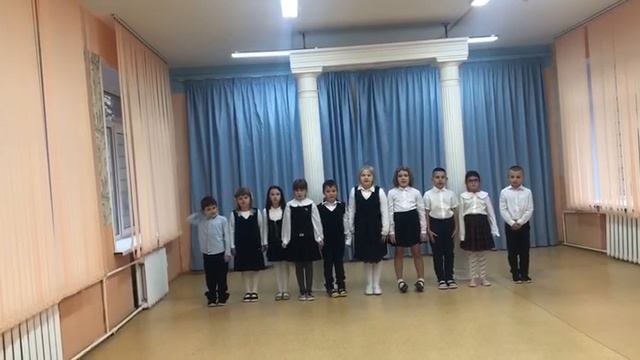 Вокальный ансамбль "Капельки".mp4
Н.Бобкова "Осень в золотой косынке"