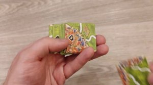 Демонстрация компонентов настольной игры "Каркассон. Юбилейное издание"