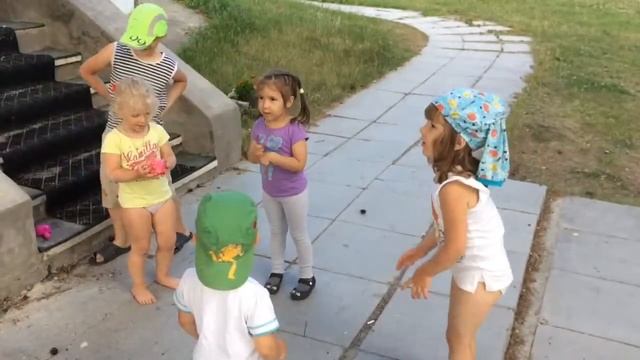 Три подружки отдыхают на базе)