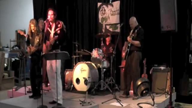 Fender® Uke Showcase 1: TWIST & SHOUT - LA BAMBA смотреть онлайн